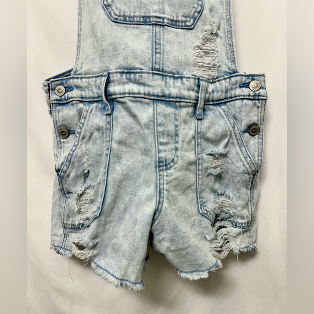 Hollister Boyfriend Short Overalls – Distressed Light Wash – Size S - Picture 4 of 12